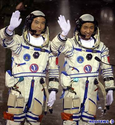 Oba kosmonauti budou následujících 14 dní v izolaci na pozorování.