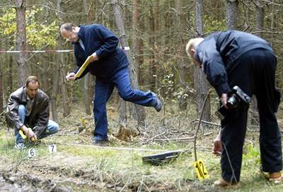 Kriminalisté identifikovali tlo zavradné na erné skládce. Ilustraní foto.