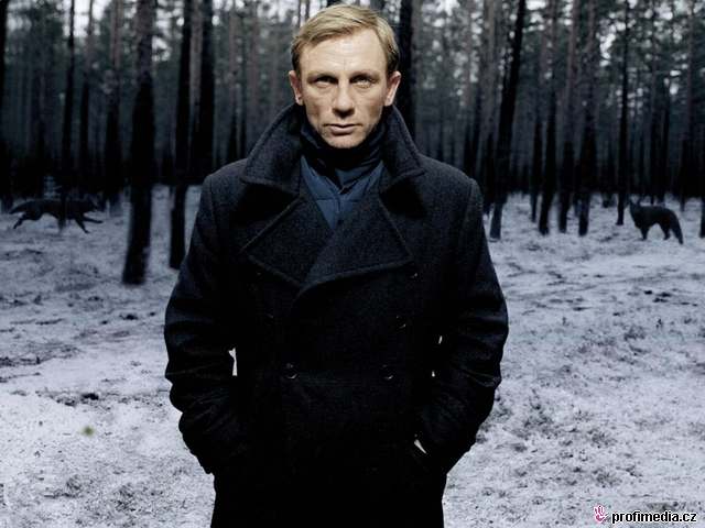 Daniel Craig pózuje coby nový James Bond