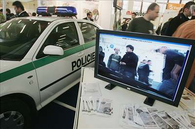 Monitor ukazuje kvalitu záznamu kamerového systému v policejních autech.