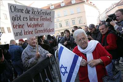Ludmila Hellerová, která peila holokaust, chtla s neonacisty diskutovat.