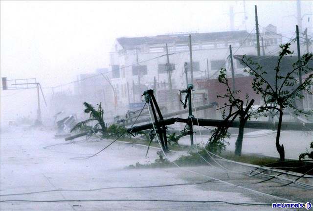 Wilma jet neustala a Karibiku hrozí dalí tropická boue.