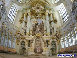 Olt ve zrekonstruovanm dranskm kostele Frauenkirche