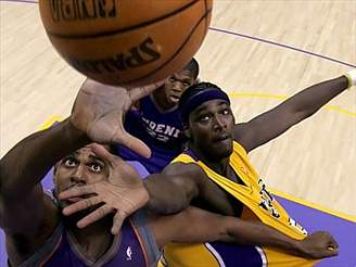 Los Angeles Lakers - Phoenix: Brown (vpravo) a Thomas