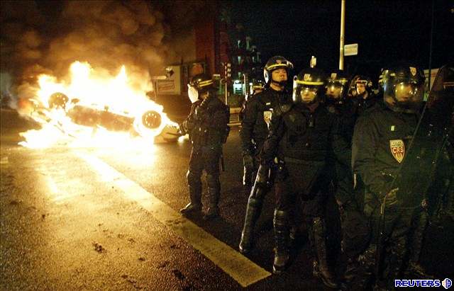 Nejvíce policist bylo rozmístno v Seine-Saint-Denis, kde ijí pedevím lidé pvodem z Afriky. Ilustraní foto