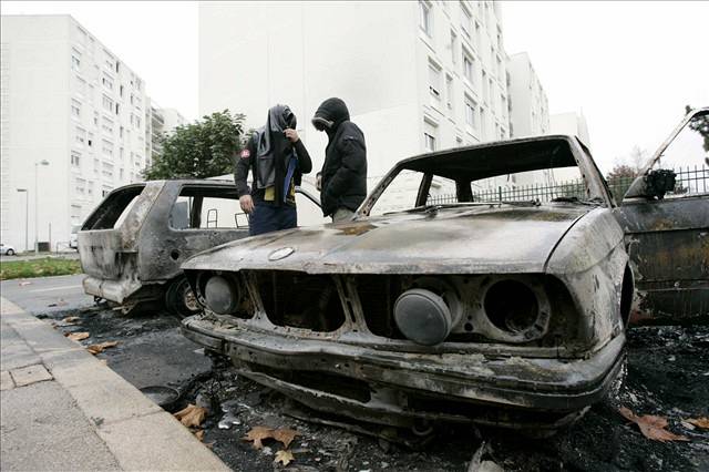 Nejvíce policist bylo rozmístno v Seine-Saint-Denis, kde ijí pedevím lidé pvodem z Afriky. Ilustraní foto