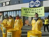 Greenpeace ped firmou Deza.