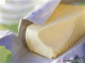 Krom másla zdraují také sýry.