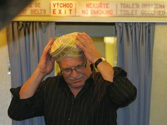Prezident Vclav Klaus v turbanu.