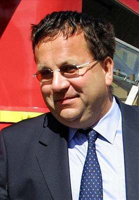 Ministr se k tématu prov�rky nejd�íve necht�l v�bec vyjad�ovat, ale nakonec to p�iznal.