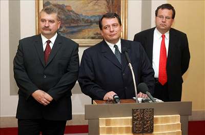 Tisková konference k rezignaci ministra zemdlství Zgarby.