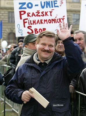 Ministr práce Zdenk kromach podpoil nový zákoník i loni na demonstraci.