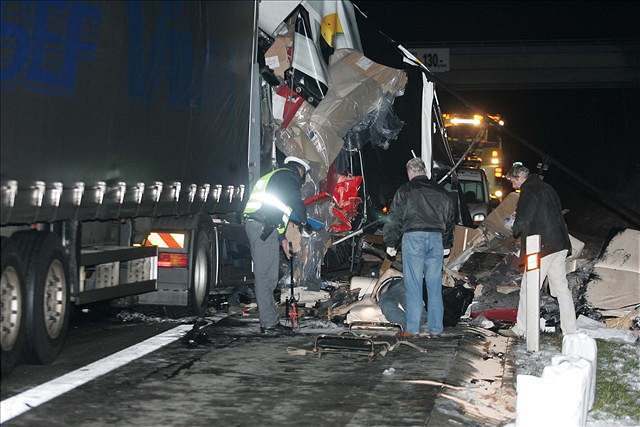 Tragická nehoda ty kamion zablokovala dálnici D5.