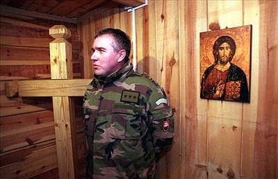 Vojenská kaple na základn eských a slovenských voják v Kosovu.