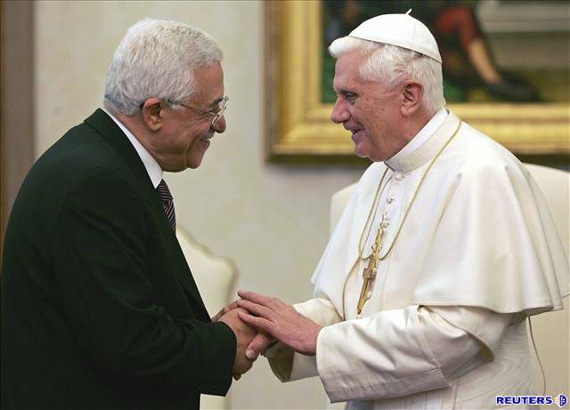 Palestinský pedák se setkal s papeem. (3. prosince 2005)