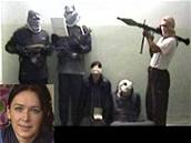 Snímek z videozáznamu únosc. Kleící ena je údajn nmecká archeoloka Susanne Osthoffová.