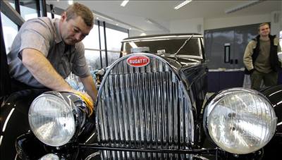 Pracovník smíchovské galerie letí Bugatti T57, které není na prodej.