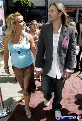 Britney Spearsov s Kevinem Federlinem v dob, kdy s nm ekala prvn dt