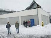 Sníh prolomil stechu supermarketu v Ostrav