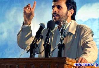 Ahmadíneád dlá ve pro to, aby zemi uvrhl do mezinárodní izolace. Ilustraní foto.