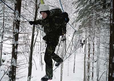 Extrémní armádní závod Winter Survival.