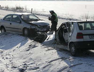 Po nehod musela být uzavena silnice z Olomouce do Perova.