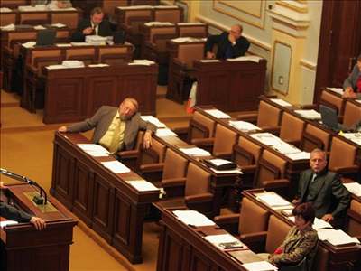 Snmovna bude hlasovat o dve Topolánkov vlád.