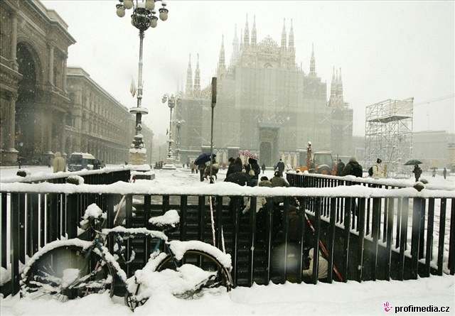 Sníh zasypal Itálii