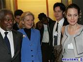 Kofi Annan, Angelina Jolie a Brad Pitt