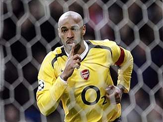 Thierry Henry slaví gól