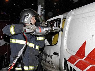 Vyproovn mue pi nehod v Sokolovsk ulici v Praze