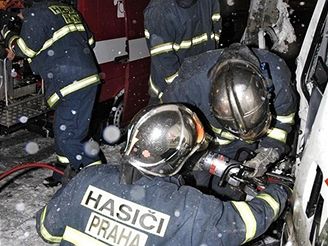 Vyproovn mue pi nehod v Sokolovsk ulici v Praze