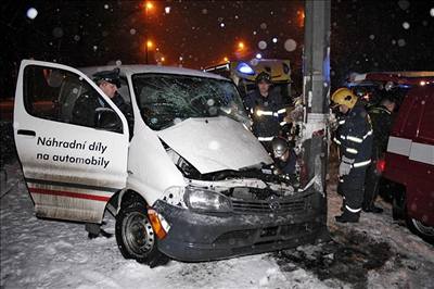 Vyproování mue pi nehod v Sokolovské ulici v Praze