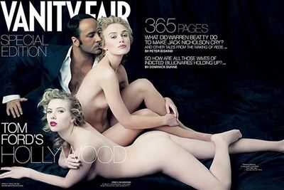 Krásky Keira Knightley a Scarlett Johansson se svlékly pro speciální vydání magazínu Vanity Fair. Na fotografii také slavný návrhá Tom Ford.