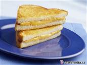 estadvacet toast zapeených se sýrem dokázala bhem 10 minut sníst 45 kilogram váící Amerianka.