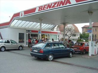 Terem útoku se stala benzinka ve Velkém Bezn nedaleko Ústí nad Labem. Ilustraní foto