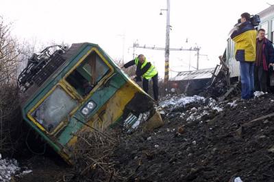 Havárie vlaku ve stanici v Brodku u Perova