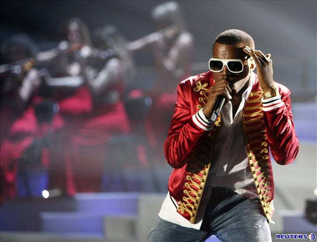 Kanye West na udílení cen Brit Awards(15. února 2006)