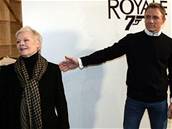 Herec Daniel Craig a Judi Denchová v Praze - Nový James Bond Daniel Craig a...