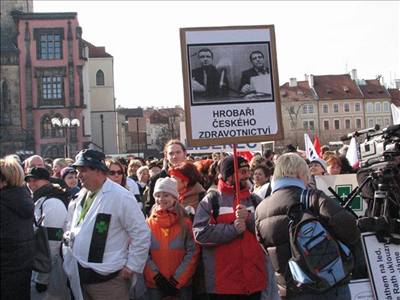 Lékai naposledy demonstrovali koncem února.