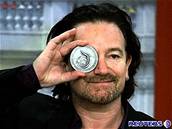 Bono z U2 s cenou Pabla Nerudy - Bono, zpvák kapely U2, cenou Pabla Nerudy,...