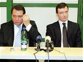 Jií Paroubek a David Rath na tiskové konferenci v nemocnici Motol