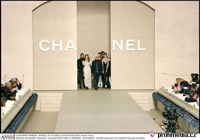 Chanel fashion show v Paíi