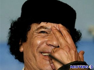 Muammar Kaddáfí se me ze smlouvy radovat. Ilustraní foto.