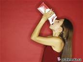 Lidé by mli ke kadému jídlu vypít sklenici mléka.