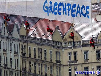 Aktivist Greenpeace na Nuselskm most