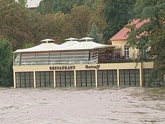 Restaurace na Steleckm ostrov v roce 2002