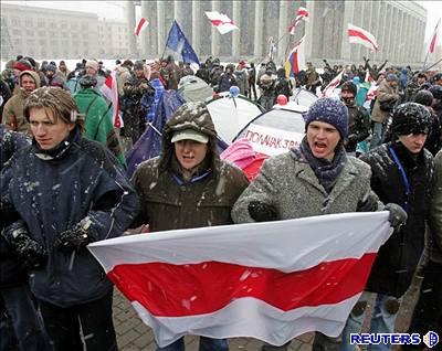 Na pt stovek lidí protestovalo v Minsku proti znovuzvolení Alexandra Lukaenka