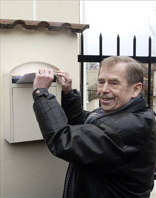 Havel musil protest hodit do schránky u ambasády.