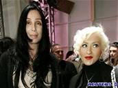 Zpvaky Cher a Christina Aguilera na pehlídce spodního prádla znaky Agent...